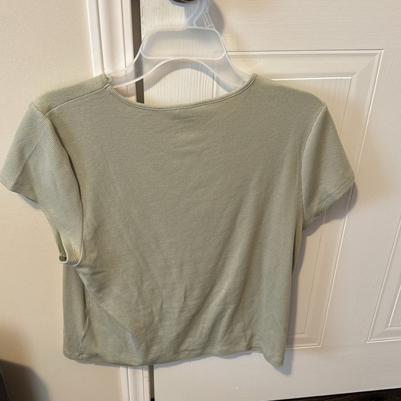 New condition Cropped ribbed baby tee sage green American Eagle butterfly print - Picture 3 of 3